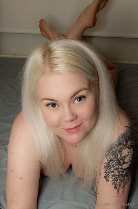 Henksum nude star image