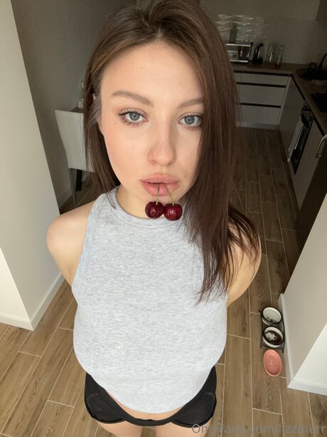 Lizzmurr xxx pornstar picture