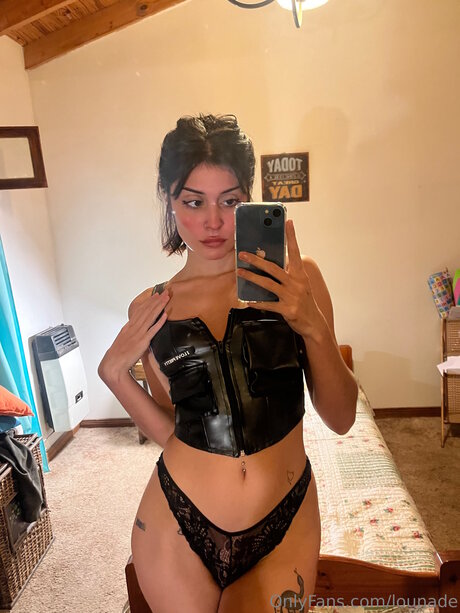 Lounabi star nude photo