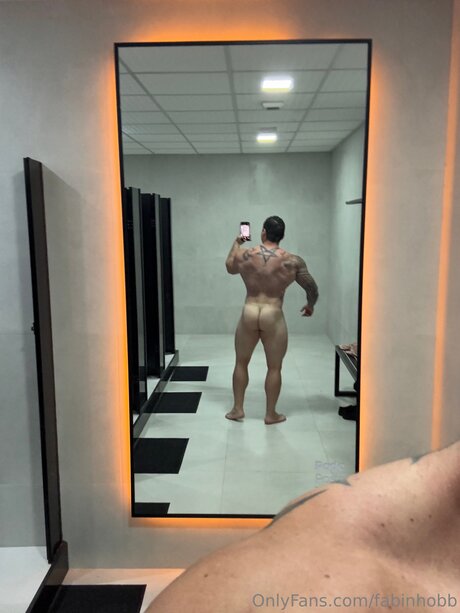 Fabinhobb model adult picture