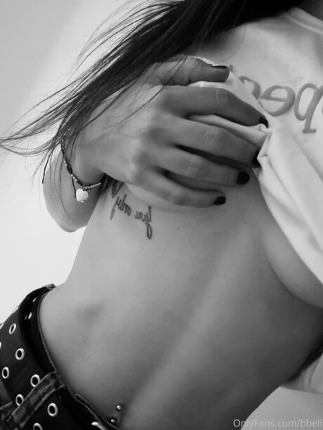 Cccbeliw model xxx pic