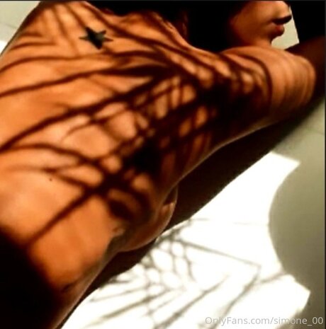 Simone 00 beautiful model pics