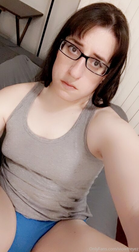 Violetreyez free model pics