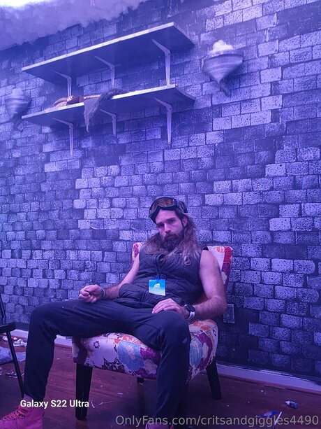 Critsandgiggles4490 model erotic image