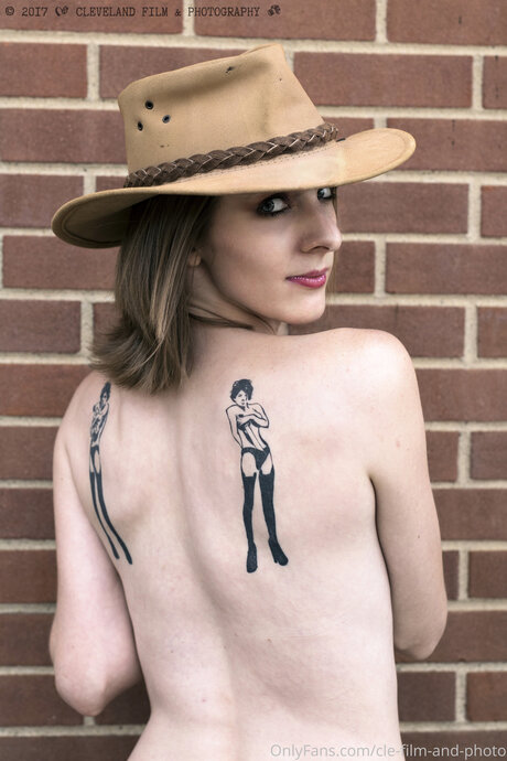 Cle Film And Photo star adult pic