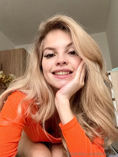 Blonde37 model beautiful img