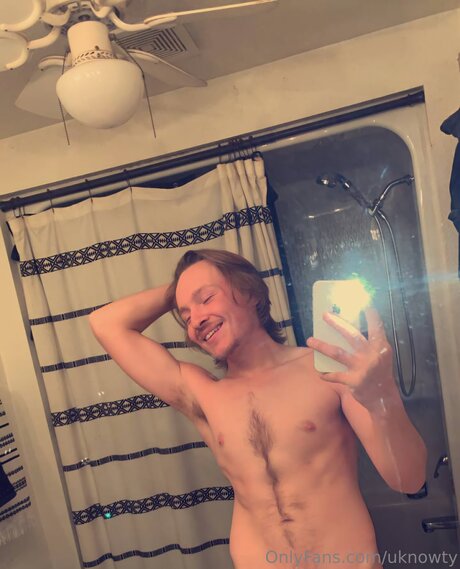 Uknowty star top images