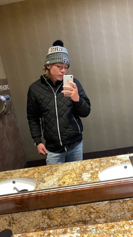 Uknowty star hot galleries