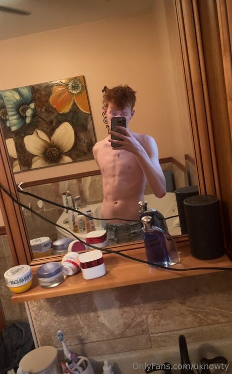 Uknowty pornstar nudes pic