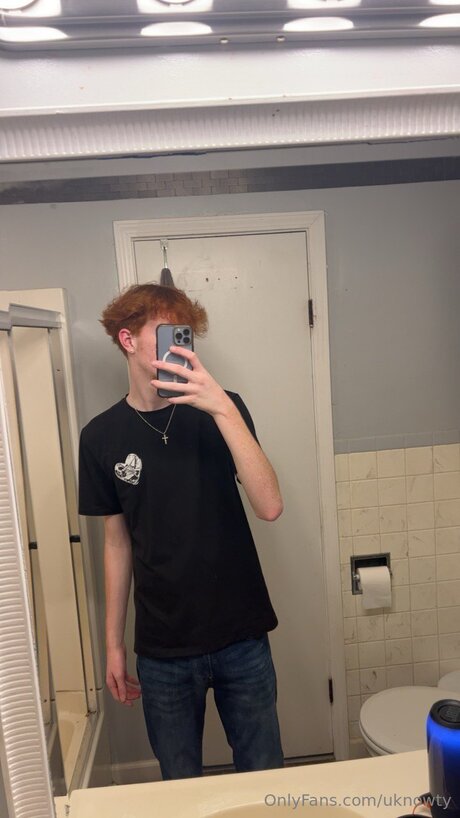 Uknowty pornstar top img