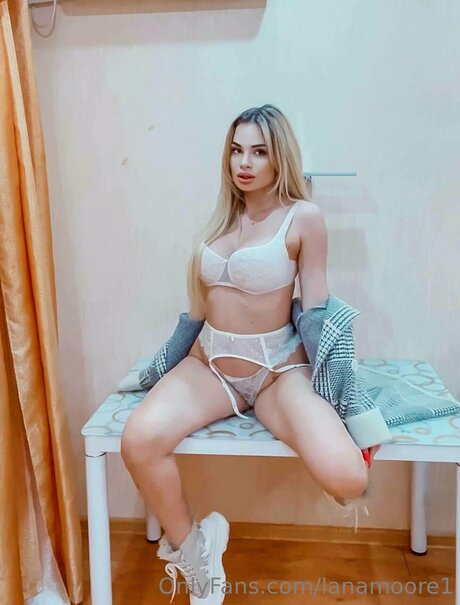 Lanamoore1 model nude galleries