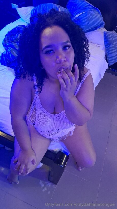 Onlydahianatongue nice model photo