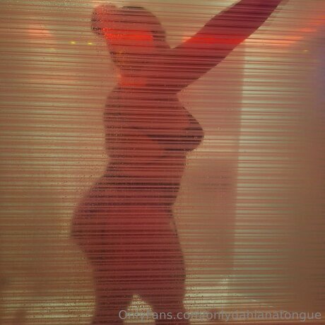 Onlydahianatongue free model photo