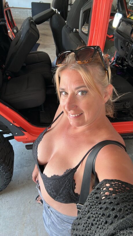 Ddfiestyone high quality model picture