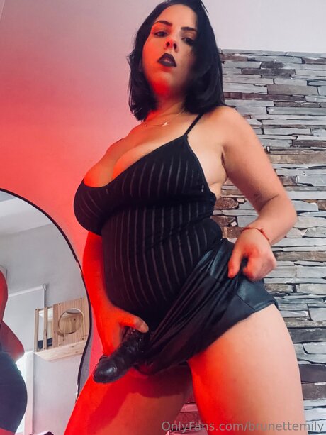 Brunettemily hot model images