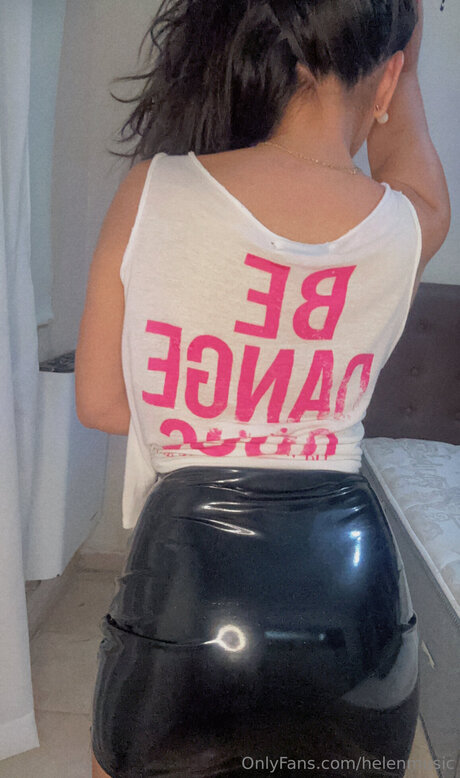 Helenmusic porn model photo