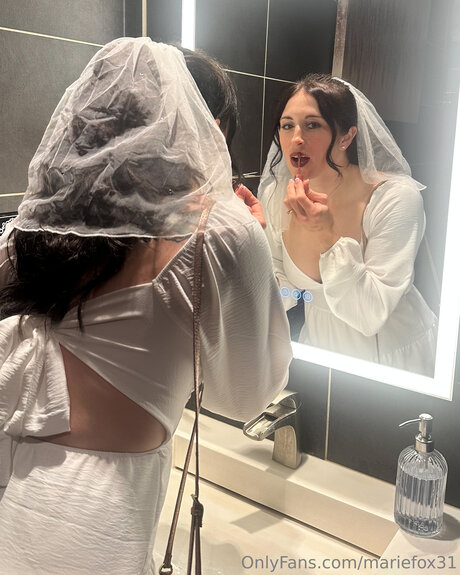 Mariefox31 erotic model galleries