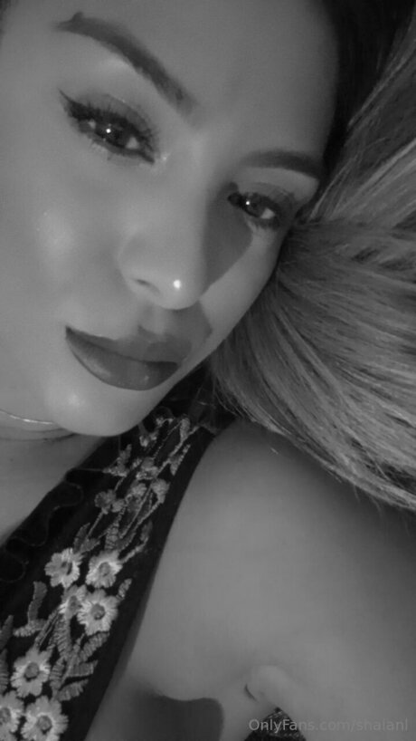 Shaianl sexy star gallery