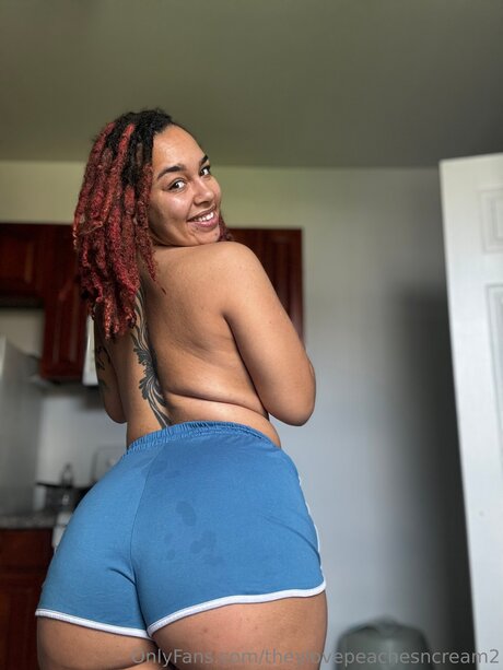 Freepeachesncream model free photos