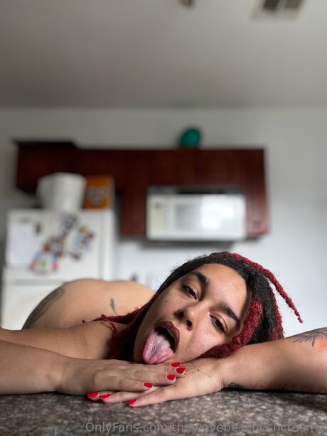 Freepeachesncream model nude picture