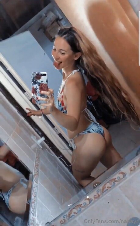 Naaayr hot actress img