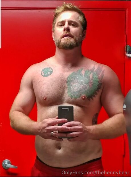 Thehennybear nude actress photos