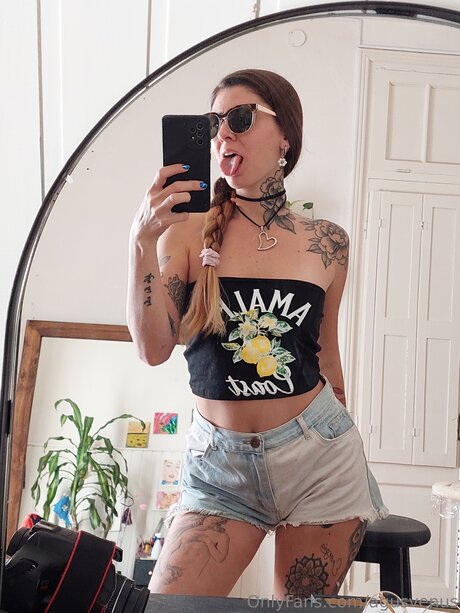 Agusvenus nude star photos