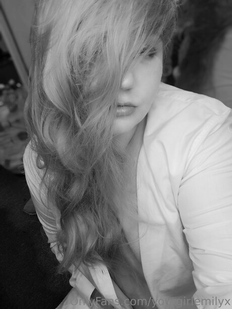 Yourgirlemilyx model top pictures