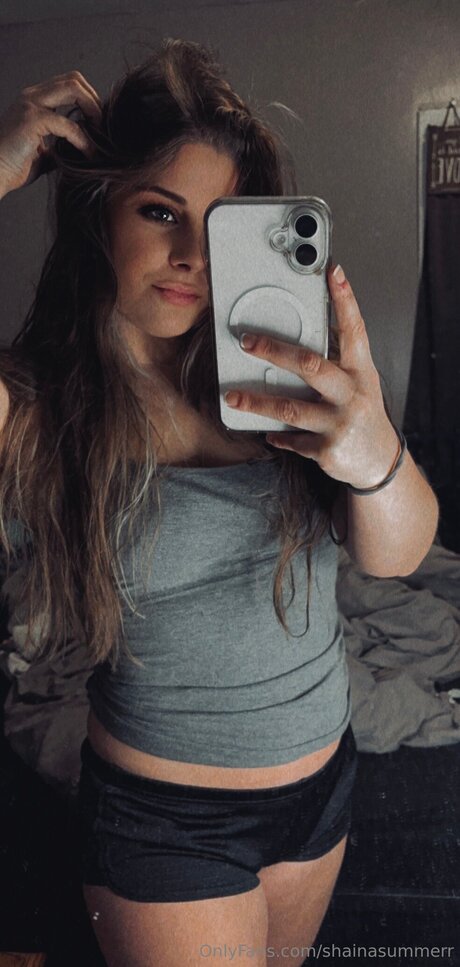 Shainasummerr naked model img