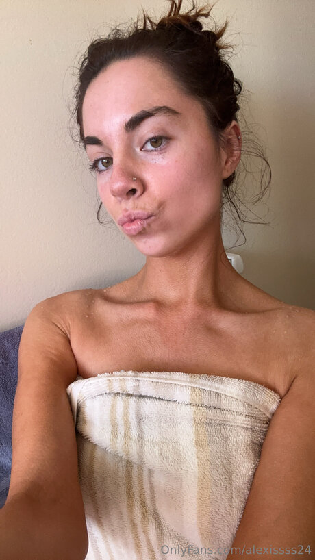 Alexissss24 star erotic image