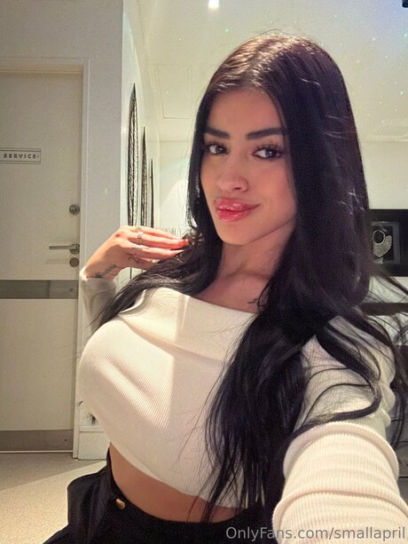 Smallapril perfect model pic