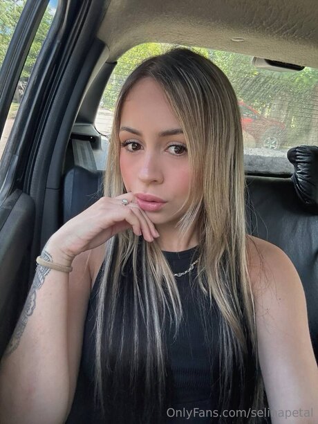 Selinapetal model xxx photo