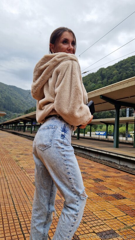 Slim Jen pornstar sexy photo