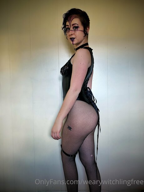 Wearywitchlingfree model free img