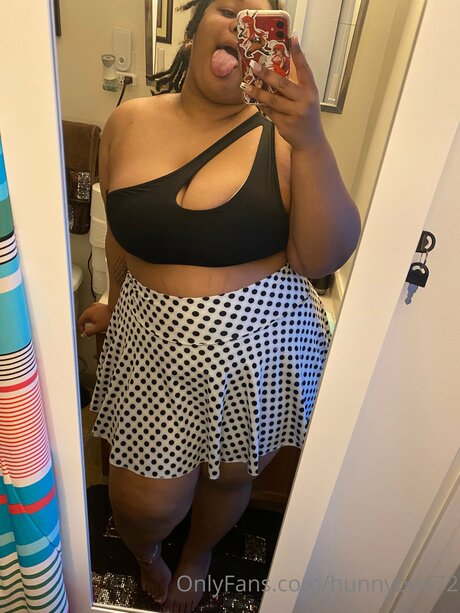 Hunnybee72 high quality model picture