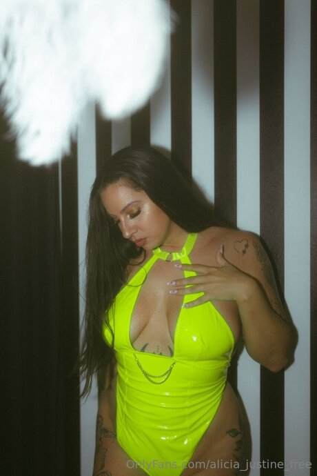 Alicia Justine Free perfect star image