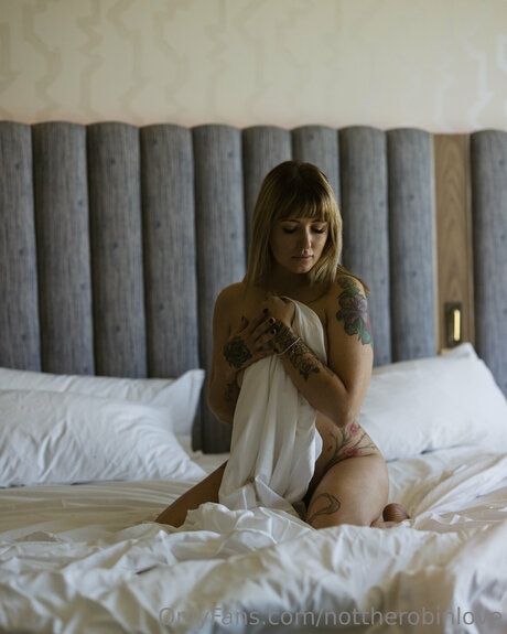 Robinlovecomedy free pornstar pic