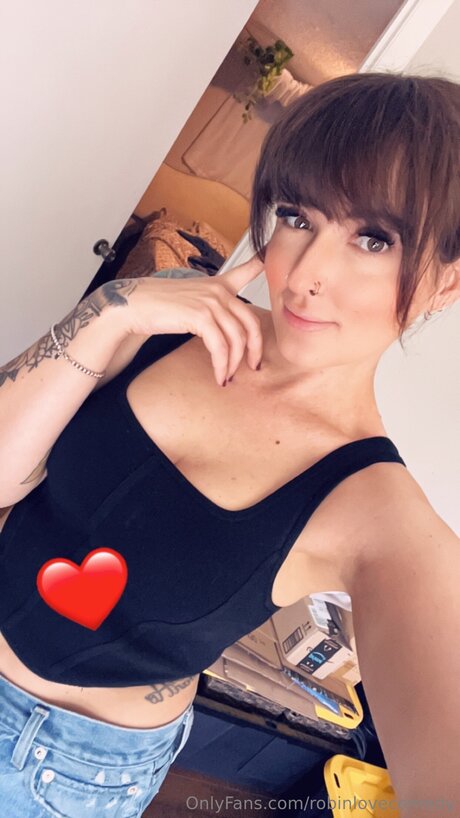 Robinlovecomedy star erotic pictures