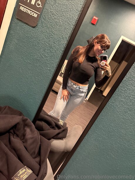 Robinlovecomedy hot star pics