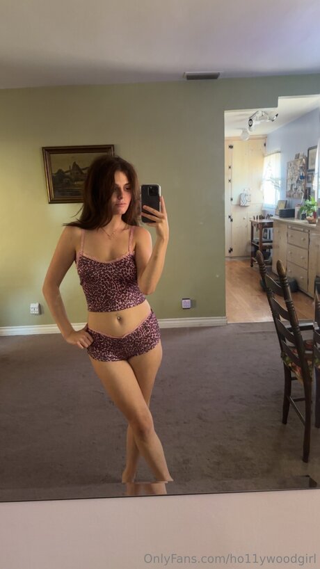 Ho11ywoodgirl nice model pics