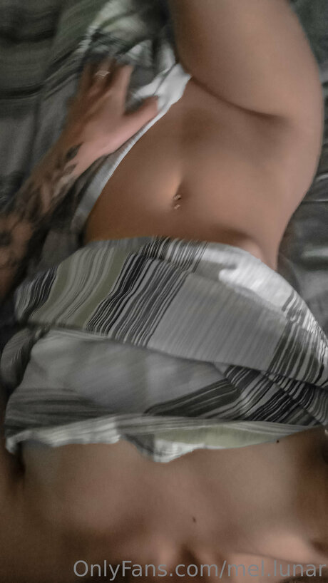 Melunar pornstar pretty img