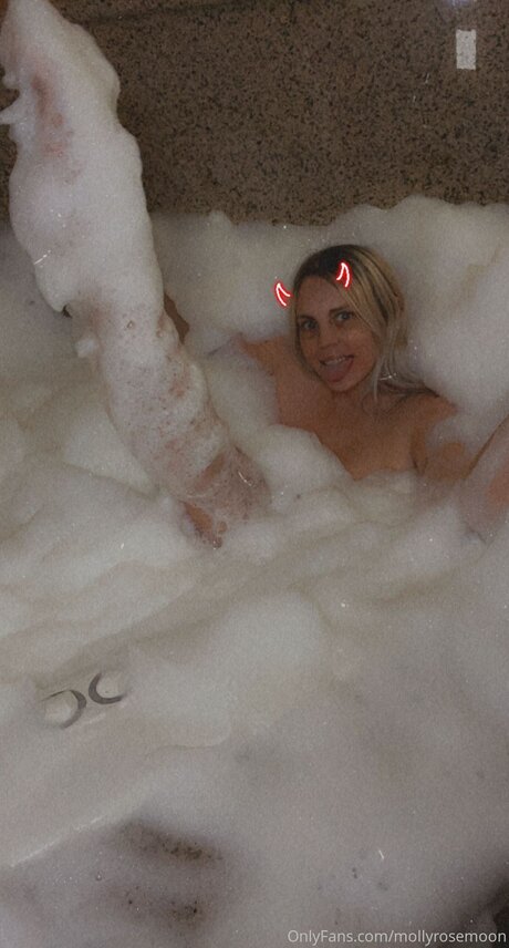 Mollyrosemoon star img