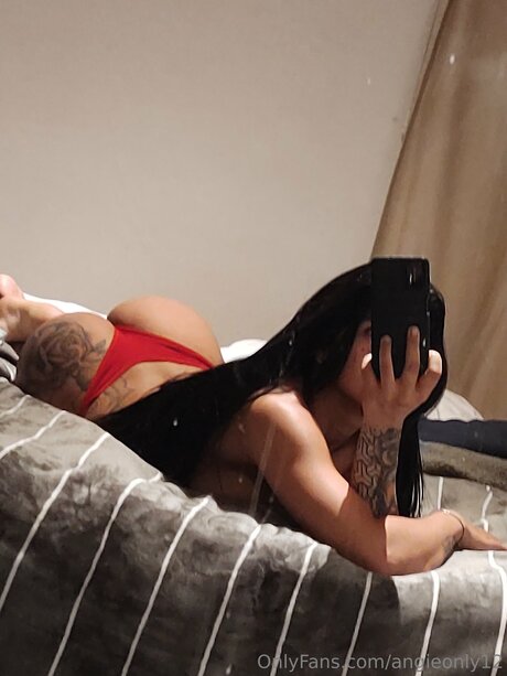 Angieonly12 naked model picture