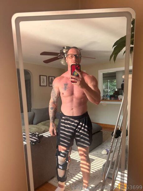 U341153699 exclusive model image