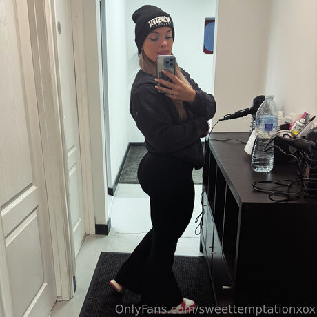 Sweettemptationxox model top gallery