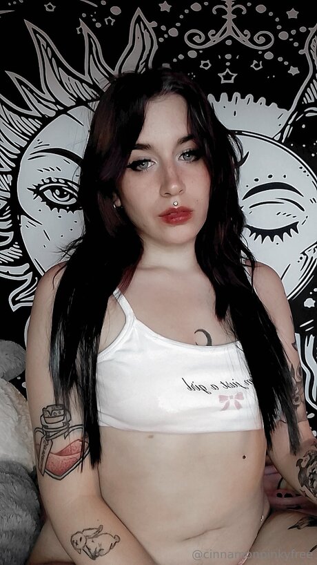 Cinnamonpinkyfree model nude photos