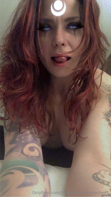 Lilyspleasuregardenfree1 star nude photos