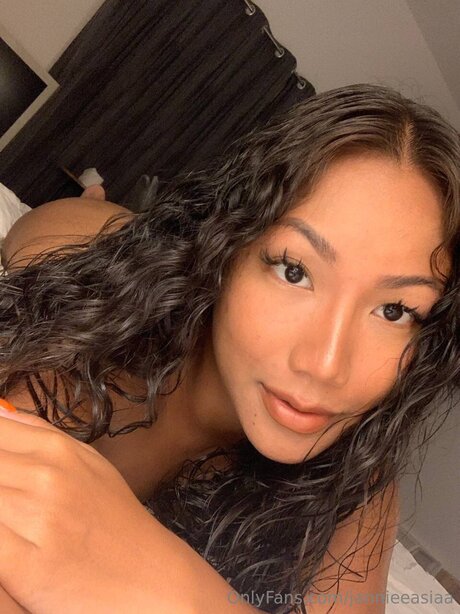 Jannieeasiaa star adult archive