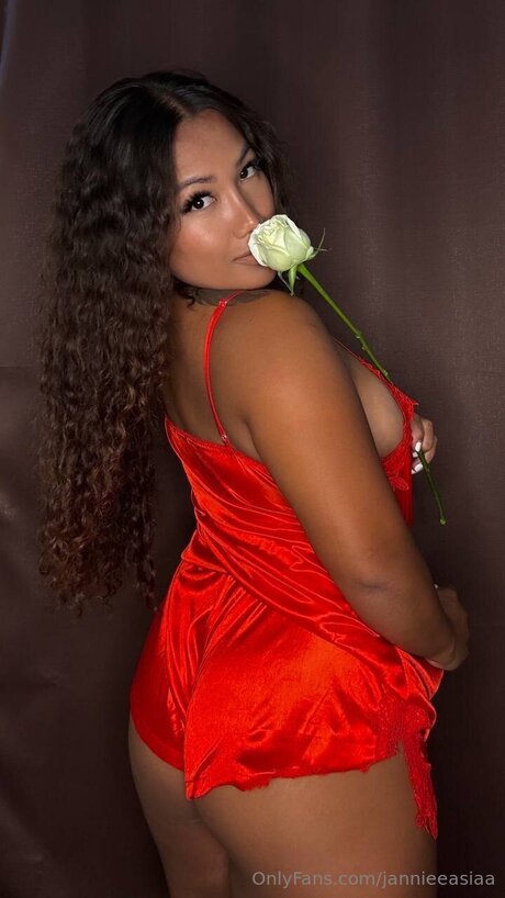 Jannieeasiaa model top photos