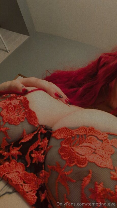 Tempting Eve pornstar pretty photos